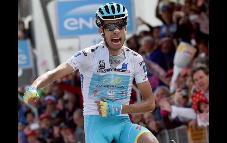 Aru recortó a 4:37 su distancia con el primer lugar, Contador. AP / D. dal Zennaro