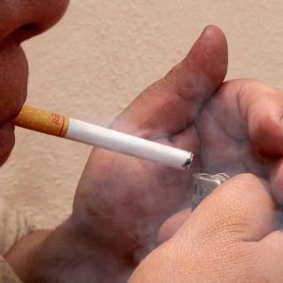 La OMS llama a erradicar comercio ilegal de tabaco
