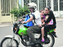 Peligroso. La Semov afirma que el vehículo es para una o dos personas y 'quieren subir las familias y es un riesgo alto'. EL INFORMADOR / F. Atilano