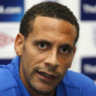 Rio Ferdinand anuncia su retiro