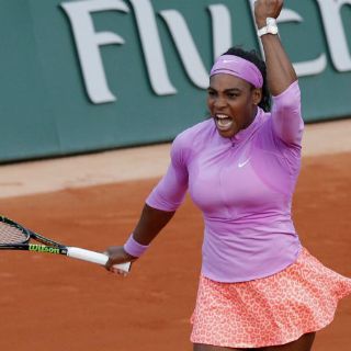 Serena Williams avanza a octavos en Francia