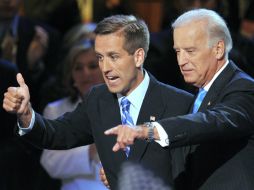 El vicepresidente estadounidense Joe Biden (d) con su hijo Beau Biden (i). AFP / P. Richards