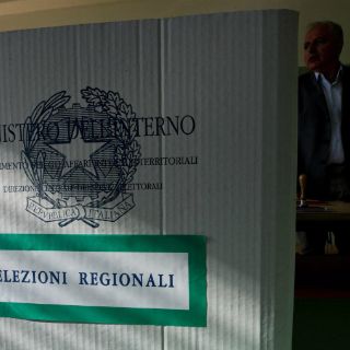 Italianos celebran elecciones regionales y municipales