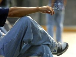 Los jóvenes están siendo más vulnerables para llevar a cabo estos hábitos de tabaco, siendo el 55 por ciento universitarios. EL INFORMADOR / ARCHIVO