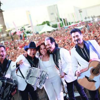 Ivonne Álvarez cierra campaña bailando con los Tigres del Norte
