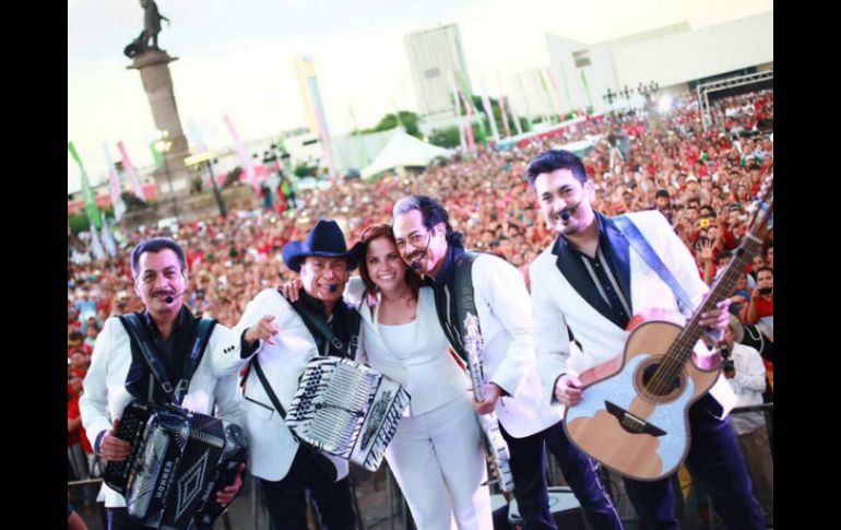 Hernán Hernández, el bajista de los Tigres, aseguró que 'ya falta poquito' para que Ivonne gane. TWITTER / @alvarez_ivonne