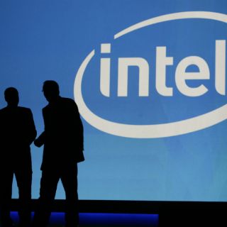 Intel paga 16 mil 700 MDD por el diseñador de chips Altera