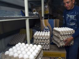 El huevo tuvo mucha diferencia de precio en la capital de Jalisco y en la de Nuevo León. AFP / ARCHIVO