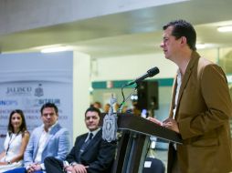 El director de Siteur, Rodolfo Guadalajara detalla que los elevadores estarán en las estaciones Plaza Universidad y Tetlán. EL INFORMADOR / P. Franco