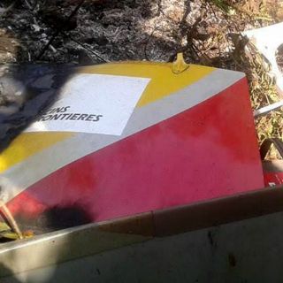 Mueren cuatro personas al caer helicóptero con ayuda para Nepal