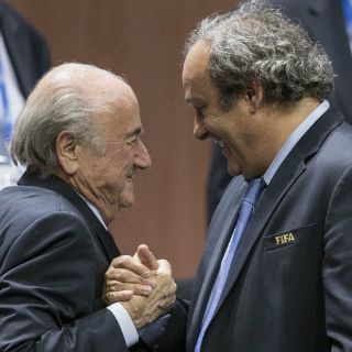 Platini aplaude la decisión de Blatter