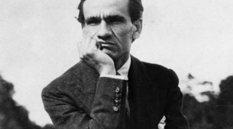 'Se hace desde el español para no perder la belleza poética del escritor', indicó el embajador de Perú en la India, Javier Paulinich. ESPECIAL /