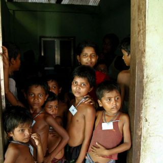 Más de 700 migrantes desembarcan en Birmania