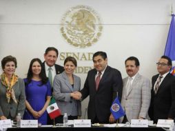 La ex presidenta costarricense (centro-derecha) se reúne con legisladores de la Comisión Permanente del Congreso. TWITTER / @senadomexicano