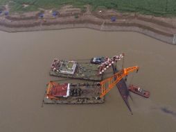 Devolverán a su posición la embarcación siniestrada. EFE / W. Hong