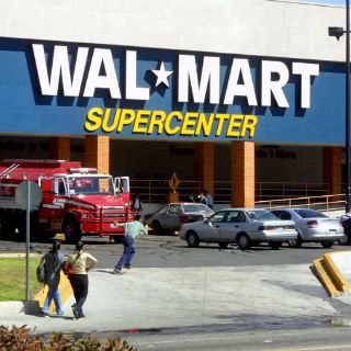 Wal-Mart suspende servicio en tres tiendas de Oaxaca