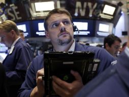 La bolsa de Nueva York opera con expectativas de alza tras datos positivos de empleo. AP / R. Drew