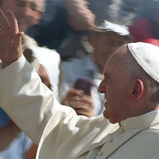 El Papa pide oponerse a la 'barbarie' de la violencia