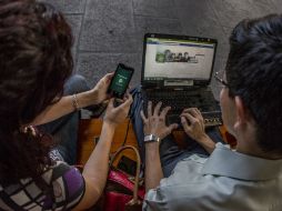 Además de los teléfonos fijo y móvil, las redes sociales de Internet también gozan de una alta preferencia entre el público. EL INFORMADOR / ARCHIVO