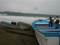 Protección Civil realiza monitoreos sobre el tamaño del oleaje en las costas de Jalisco. EL INFORMADOR / ARCHIVO