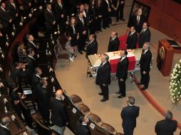 Los restos de Camacho son despedidos con un minuto de aplausos en la sede del Senado de la República. NTX / J. Lira
