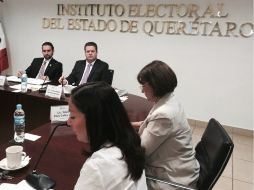 El presidente del Instituto Electoral del Estado de Querétaro, Gerardo Romero Altamirano, dejó abierta la sesión del consejo general. NTX / G. Meneses