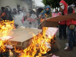 Los conflictos en diversas ciudades del país ocupan gran parte de las menciones en Twitter. EFE / J. Méndez