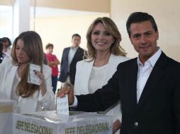 El Mandatario acude a la casilla básica que se ubica frente a la residencia oficial de Los Pinos. NTX / G. Durán