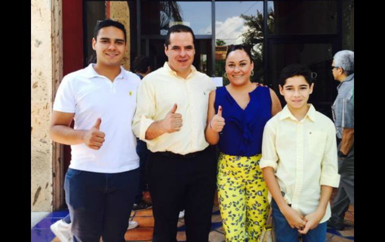 Velázquez señaló haber propuesto una campaña con la finalidad de construir. ESPECIAL / Prensa Enrique Velázquez