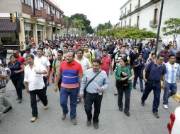 Ninguna autoridad federal impide la quema de casillas y papelería electoral, ni tampoco de la destrucción de las cámaras de seguridad. EFE / M. Martínez