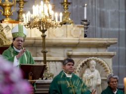 Durante la homilía se oró por el eterno descanso del senador Manuel Camacho Solís y de todos los han fallecido en estos días. EL INFORMADOR / ARCHIVO