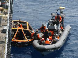 Embarcaciones de diversos países participan en la operación de rescate. EFE /