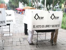 Los capitalinos acuden a votar en esta jornada que elegirán delegados y diputados. NTX / J. González