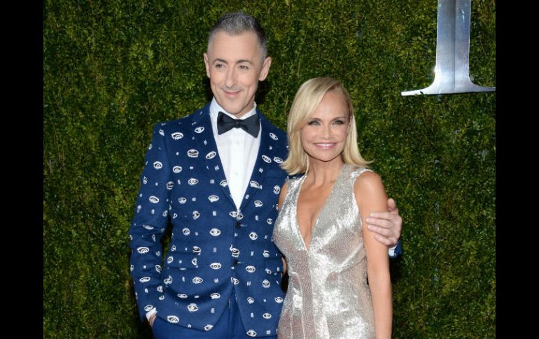 Alan Cumming, uno de los anfitriones de la gala, junto a Kristin Chenoweth. AP / E. Agostini