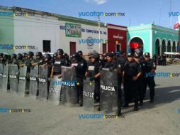 Elementos de la SSP toman el control de algunas calles de Temax donde se presentaron trifulcas entre panistas y priistas.  / Diario de Yucatán / Mauricio Can