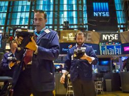 Los inversores siguieron la evolución de la rentabilidad de los bonos de deuda pública a diez años. AP / ARCHIVO