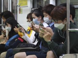 Autoridades surcoreanas han puesto en cuarentena a más de dos mil 500 personas. AP / A. Young-joon