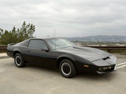 Se estima que KITT, ese Pontiac TransAm negro con su icónica banda de luces frontales,  podría alcanzar los 200 mil o 300 mil dólares. EFE / Cortesía
