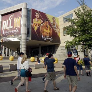 LeBron James hace que Cleveland sueñe con un título