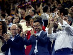 Bartomeu (c) actual presidente del equipo catalán. EFE / ARCHIVO