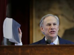 Greg Abbott asegura que Texas no se quedará de brazos cruzados mientras el gobierno federal no puede hacer su trabajo. AP / ARCHIVO