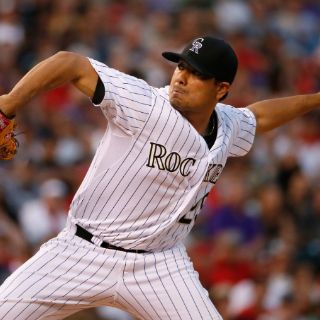 De La Rosa empata marca de victorias en Rockies