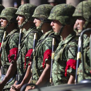 Familiares de militares caídos en Coahuila reciben pensiones