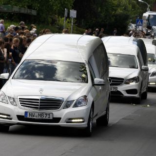 Repatrian restos de 15 niños muertos en choque Germanwings