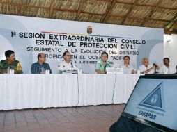 El gobernador Manuel Velasco Coello encabeza la sesión extraordinaria del Consejo Estatal de Protección Civil. TWITTER / @VelascoM_