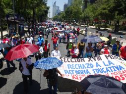 Mientras la comisión especial tiene dicha reunión, maestros se manifiestan en Paseo de la Reforma. SUN / Y. Xolalpa