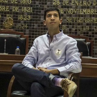 Pedro Kumamoto recibe constancia de mayoría