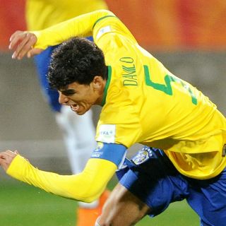 Danilo causa baja para Brasil; lo reemplaza Dani Alves