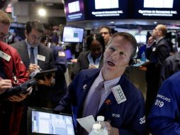 La sesión estuvo marcada por un dato sobre las ventas minoristas en EU. AP / R. Drew