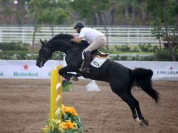 Augusto José Marc monta a 'Sultán Du Guerpre' durante la prueba estelar de la jornada, la lilbre a 1.40 metros. EL INFORMADOR / M. Vargas